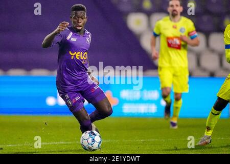 ANTWERPEN, BELGIEN - JANUAR 10: Ismaila Coulibaly von Beerschot v.a. im Pro League Spiel zwischen Beerschot VA und KAA Gent im Sporthal Kiel Stockfoto