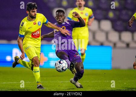 ANTWERPEN, BELGIEN - JANUAR 10: Milad Mohammadi von KAA Gent, Ismaila Coulibaly von Beerkot v.a. während des Pro League Spiels zwischen Beerkot VA und Stockfoto