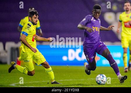 ANTWERPEN, BELGIEN - JANUAR 10: Ismaila Coulibaly von Beerschot v.a. im Pro League Spiel zwischen Beerschot VA und KAA Gent im Sporthal Kiel Stockfoto