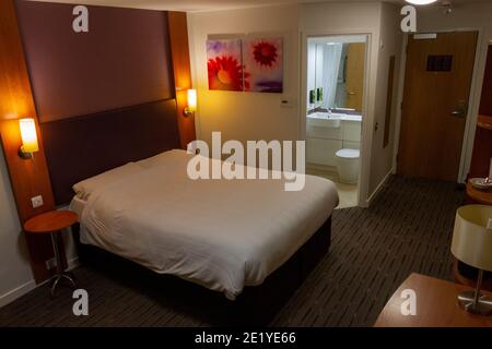 Im Doppelzimmer des Premier Inn Hotels in Salisbury, Wiltshire, Großbritannien. Stockfoto