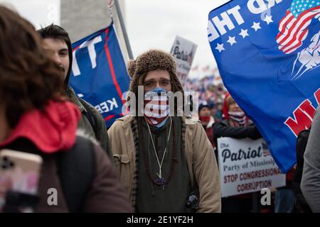 6. Januar 2021: Tausende von Trumps Anhängern protestieren heute am Washington Monument zur Unterstützung von Präsident Donald Trump bei einer Kundgebung "Rettet Amerika-Marsch", am 06. Januar 2021 in Washington DC, USA. Kredit: Eman Mohammed/ZUMA Wire/Alamy Live Nachrichten Stockfoto