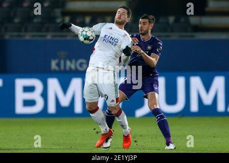 LEUVEN, BELGIEN - JANUAR 10: L-R: Thomas Henry von OH Leuven, Matt Miazga von Anderlecht während des Pro League-Spiels zwischen OH Leuven und RSC Anderlecht am 10. Januar 2021 im Eneco-Stadion in Leuven, Belgien (Foto: Perry van de Leuvert/BSR AgencyOrange BilderAlamy Live News) Stockfoto