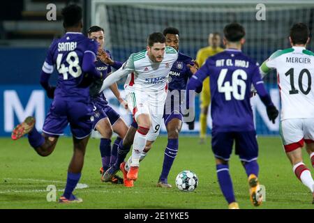 LEUVEN, BELGIEN - JANUAR 10: L-R: Thomas Henry von OH Leuven, Hannes Delcroix von Anderlecht im Pro League Spiel zwischen OH Leuven und RSC Ande Stockfoto