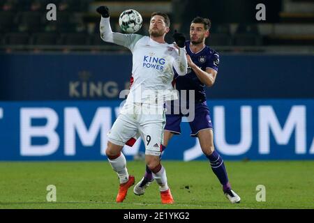 LEUVEN, BELGIEN - JANUAR 10: L-R: Thomas Henry von OH Leuven, Matt Miazga von Anderlecht während des Pro League-Spiels zwischen OH Leuven und RSC Anderlec Stockfoto