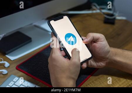 Antalya, TÜRKEI - 10. Januar 2021. IPhone 11 Smartphone-Bildschirm mit Telegram-Logo. Stockfoto