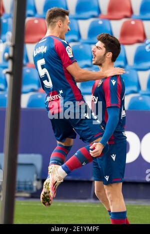 Nemanja Radoja und Gonzalo Melero von Levante feiern ein Tor beim spanischen Fußballspiel La Liga zwischen Levante und Eibar im Stadion Ciutat de Valencia.(Endstand; Levante 2:1 Eibar) Stockfoto