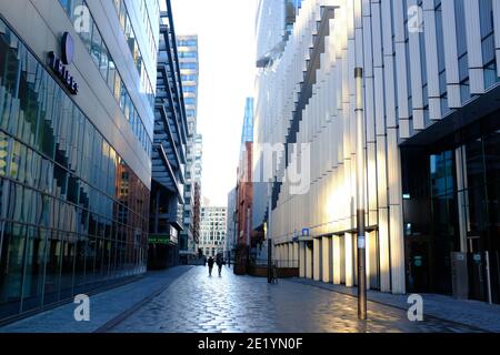 Amsterdam, Holland/Niederlande – januari 2021: Der Stadtteil Zuidas in Amsterdam ohne Touristen und Einheimische aufgrund der Schließung von Cornoacrisis Stockfoto