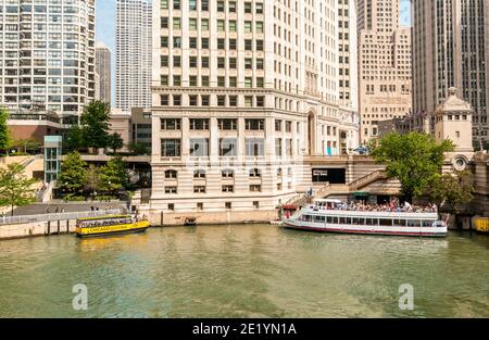 Chicago, Illinois, USA - 24. August 2014: Wendella Boat Rides Architectural Tour The Chicago River in Chicago Downtown, USA Stockfoto