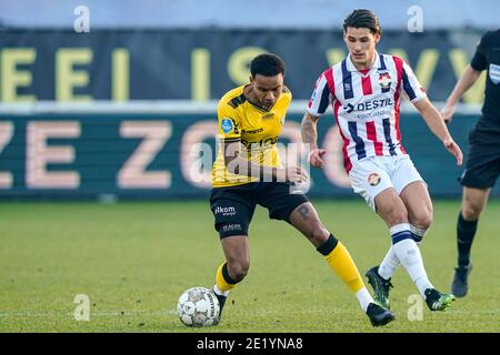 VENLO, NIEDERLANDE - JANUAR 10: (L-R): Josua Johannes vom VVV Venlo, Gorkem Saglam von Willem II während des niederländischen Eredivisie-Spiels zwischen VVV Venlo und WI Stockfoto