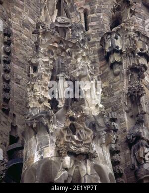 DE LA DECORACION DE LA FACHADA DEL NACIMIENTO - MANO DE DIOS. Autor: ANTONI GAUDI (1852-1926). Lage: SAGRADA FAMILIA. Barcelona. SPANIEN. Stockfoto