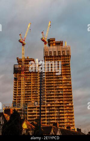 Entwicklung von Hochhäusern in London an einem West Point im Park Royal. Stockfoto