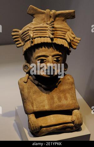 Sitzende Figur eines Adligen. Keramik. Kultur von El Tajin (700-900 n. Chr.). Golfküste, Mexiko. Museum of the Americas. Madrid, Spanien. Stockfoto