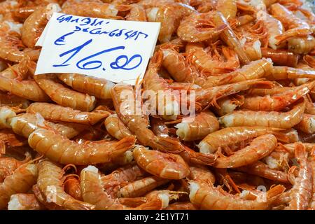 Frische Garnelen zum Verkauf auf dem Rialto Fischmarkt, Mercato di Rialto in Venedig, Italien Stockfoto