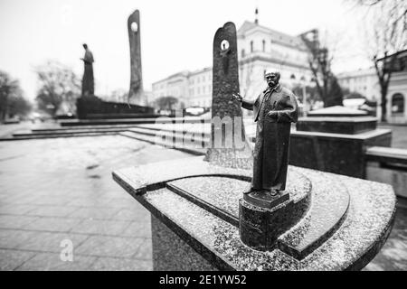 Lviv, Ukraine - 12. April 2019: Modell des Denkmals für Taras Schewtschenko in Lviv. Modell für Blinde, um das Denkmal zu sehen. Covid-19 Quarantäne Stockfoto