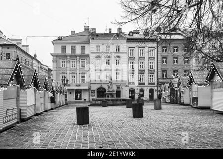 Lviv, Ukraine - 10. Januar 2021: Lviv Weihnachtsmarkt 2021 während der COVID-19 Quarantäne Stockfoto