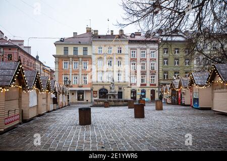 Lviv, Ukraine - 10. Januar 2021: Lviv Weihnachtsmarkt 2021 während der COVID-19 Quarantäne Stockfoto