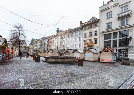 Lviv, Ukraine - 10. Januar 2021: Lviv Weihnachtsmarkt 2021 während der COVID-19 Quarantäne Stockfoto