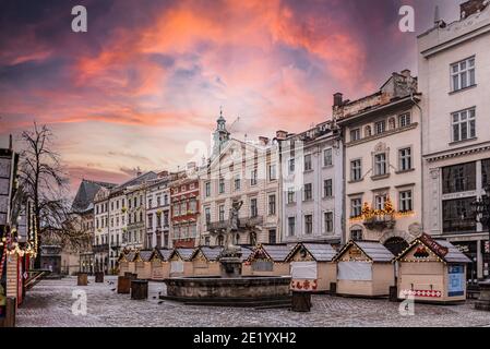 Lviv, Ukraine - 10. Januar 2021: Lviv Weihnachtsmarkt 2021 während der COVID-19 Quarantäne Stockfoto