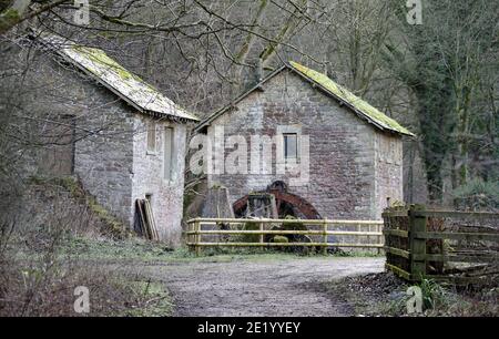 Ashford Bobbin Mill am Südufer des Flusses Wye im Derbyshire Peak District National Park Stockfoto