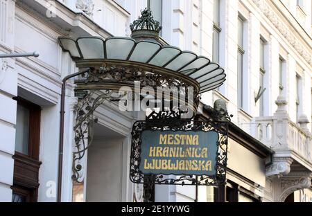 Mestna Hranilnica Jugendstilgebäude in Ljubljana Stockfoto