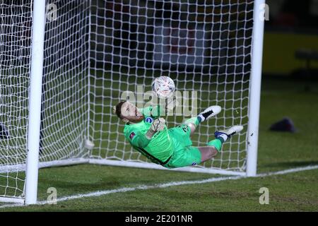 Newport, South Wales, Großbritannien. Januar 2021. Jason Steele, der Torwart von Brighton & Hove Albion, rettet die Endstrafe im Elfmeterschießen von Newports Scot Bennett, um das Spiel für Brighton zu gewinnen. Der Emirates FA Cup, 3. Spielrunde, Newport County gegen Brighton & Hove Albion bei der Rodney Parade in Newport, South Wales am Sonntag, 10. Januar 2021. Dieses Bild darf nur für redaktionelle Zwecke verwendet werden. Nur redaktionelle Verwendung, Lizenz für kommerzielle Nutzung erforderlich. Keine Verwendung in Wetten, Spiele oder einem einzigen Club / Liga / Spieler Publikationen. PIC von Andrew Orchard / Andrew Orchard Sport Fotografie / Alamy Liv Stockfoto