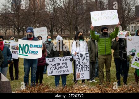 St. Paul, Minnesota. Sikh-Amerikaner halten eine Protestkundgebung ab, um die Bauern gegen die Agrargesetze in Indien zu retten. Stockfoto