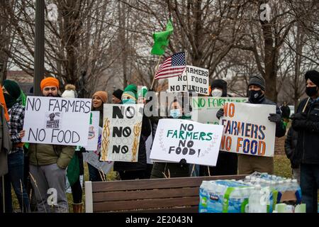 St. Paul, Minnesota. Sikh-Amerikaner halten eine Protestkundgebung ab, um die Bauern gegen die Agrargesetze in Indien zu retten. Stockfoto