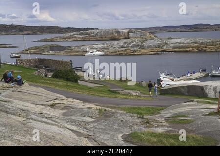 Verdens Ende; Norwegen, Norwegen; kleine Inseln und Felsen im Meer. Meereslandschaft mit Felsformationen. Kleine Inseln und Felsen im Meer. Seelandschaft Stockfoto