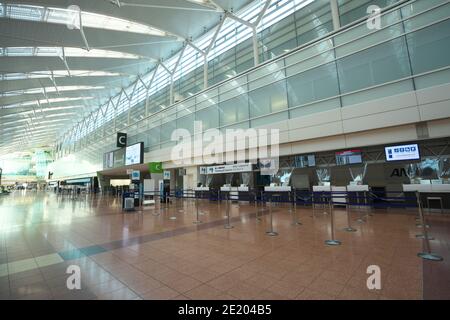 Tokio, Japan, 23. Juni 2020: Haneda International Airport Terminal 2 Check-in-Schalter Stockfoto