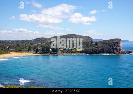 Blick von Bilgola Kopf identifiziert Avalon Beach, Bangalley Head und die NSW Central Coast im Hintergrund, Sydney, Australien Stockfoto