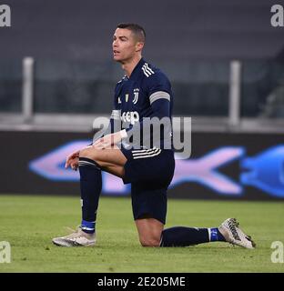 Turin, Italien. Januar 2021. Cristiano Ronaldo von Juventus reagiert während eines Fußballspiels der Serie A zwischen Juventus und Sassuolo in Turin, Italien, am 10. Januar 2021. Quelle: Federico Tardito/Xinhua/Alamy Live News Stockfoto