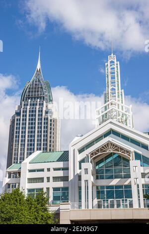 Alabama Mobile Water Street Convention Center, RSA Battle House Tower Wolkenkratzer, Stockfoto