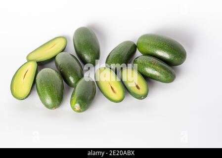 Mini-Avocado ohne Steine oder Cocktail-Avocado. Cocktail Avocado hat essbare Haut und steinfrei. Stockfoto