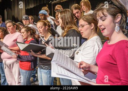 Alabama Monroeville Alabama Southern Community College Campus James Nettles Auditorium, Studenten Chor üben Probe singen Frauen weiblich Stockfoto