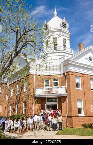 Alabama Monroeville Old Monroe County Courthouse Heritage Museum, um eine Mockingbird-Spielumgebung zu töten, Studenten Jugendliche Teenager Publikum betreten Stockfoto