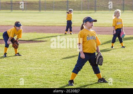 Alabama Troy Sportsplex Little League Baseballspieler, Feldgirls Spieler, Stockfoto