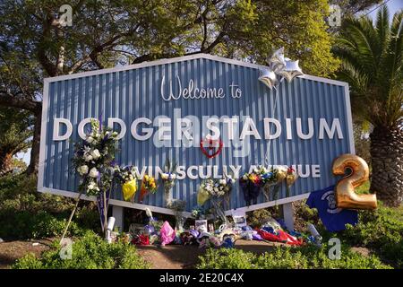 Ein Denkmal im Dodger Stadium zu Ehren des ehemaligen Los Angeles Dodgers Manager Tommy Lasorda, Samstag, 9. Januar 2021, in Los Angeles. Lasorda, der feurige Stockfoto