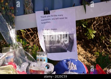 Ein Denkmal im Dodger Stadium zu Ehren des ehemaligen Los Angeles Dodgers Manager Tommy Lasorda, Samstag, 9. Januar 2021, in Los Angeles. Lasorda, der feurige Stockfoto