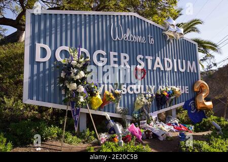 Ein Denkmal im Dodger Stadium zu Ehren des ehemaligen Los Angeles Dodgers Manager Tommy Lasorda, Samstag, 9. Januar 2021, in Los Angeles. Lasorda, der feurige Stockfoto