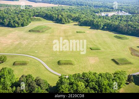 Alabama Moundville Archaeological Park Site, Kultur der mittleren Mississippi-Ära Indianer, historisches Dorfmuseum, Luftaufnahme von oben, pla Stockfoto