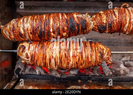 Türkisches Essen vom Grill'' (Kokorec aktürk), ähnlich wie Döner Stockfoto