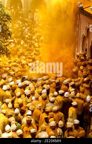 Bhandara das Kurkuma oder haldi Duschen Festival von jejuri Maharashtra, Indien. Stockfoto