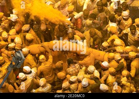 Bhandara das Kurkuma oder haldi Duschen Festival von jejuri Maharashtra, Indien. Stockfoto