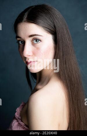 Weibchen mit Hautausschlag im Gesicht Stockfoto