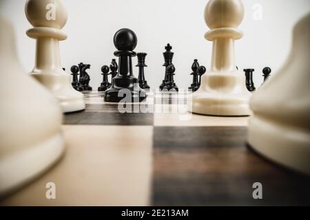 Macro photo of chess pieces on a chess board Stockfoto