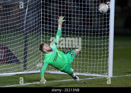 Newport, South Wales, Großbritannien. Januar 2021. Newport, Großbritannien. Januar 2021. Jason Steele, der Torwart von Brighton & Hove Albion in Aktion während der Elfmeterschießen.der Emirates FA Cup, 3. Runde Spiel, Newport County gegen Brighton & Hove Albion bei der Rodney Parade in Newport, South Wales am Sonntag, 10. Januar 2021. Dieses Bild darf nur für redaktionelle Zwecke verwendet werden. Nur redaktionelle Verwendung, Lizenz für kommerzielle Nutzung erforderlich. Keine Verwendung in Wetten, Spiele oder ein einzelner Verein / Liga / Spieler Publikationen. PIC von Andrew Orchard / Andrew Orchard Sport Fotografie / Alamy Live-Nachrichten Kredit: Andrew Orchard Sport phot Stockfoto