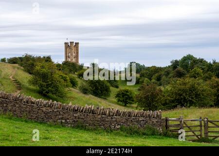 Broadway Tower steht auf Beacon Hill in der Grafschaft Worcestershire, England, Großbritannien Stockfoto