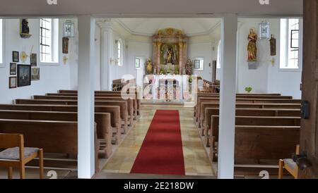 Raisting, Deutschland. Juli 2020. Blick auf die kleine St.-Johannes-Kapelle im oberbayerischen Raisting Quelle: Thomas Uhlemann/dpa-zentralbild/ZB/dpa/Alamy Live News Stockfoto