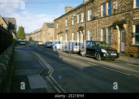 Jetzt verlassen, Blick auf die normalerweise geschäftige Marktstadt Pateley Bridge in der AONB von Nidderdale. Leiden in der covid-19 Sperre im Januar 2021 Stockfoto