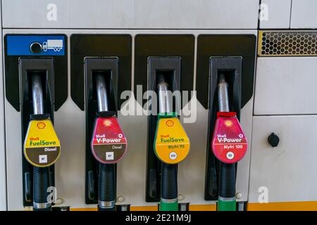 Zapfsäule Düsen an einer Shell-Station in Dänemark. Stockfoto